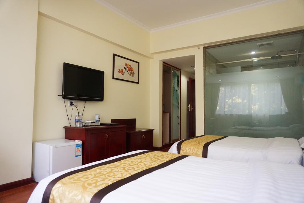 Guangdong Oversea Chinese Hotel 广州 客房 照片
