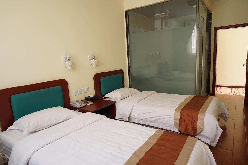 Guangdong Oversea Chinese Hotel 广州 客房 照片